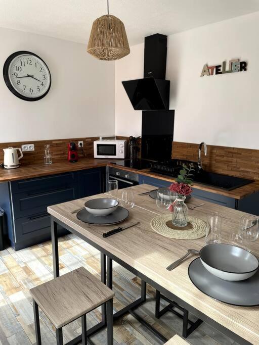 Maison Lumineuse, Proche Centre. Holiday home Chateauroux
